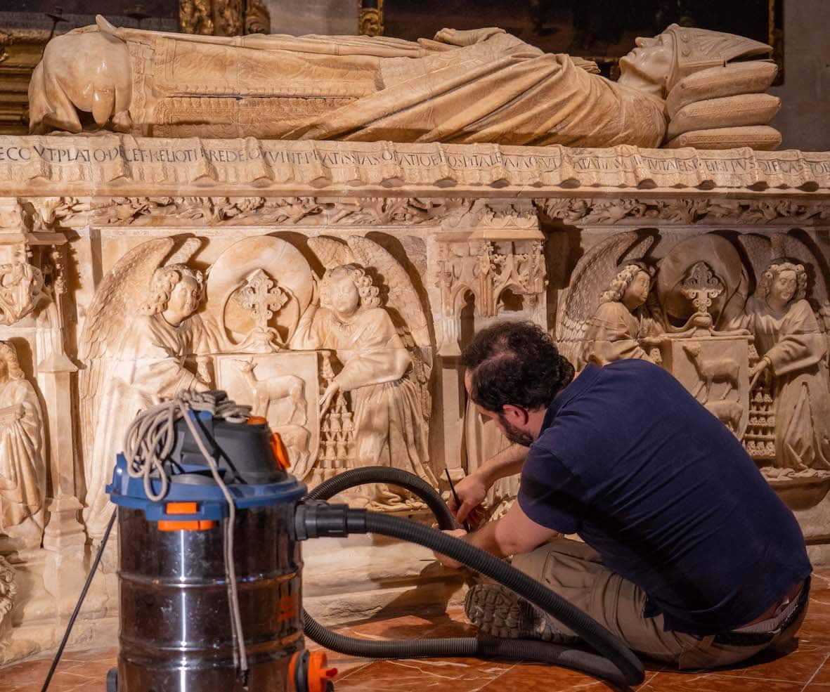 The cleaner in Seville Cathedral 2 jpg, pudsey camera club